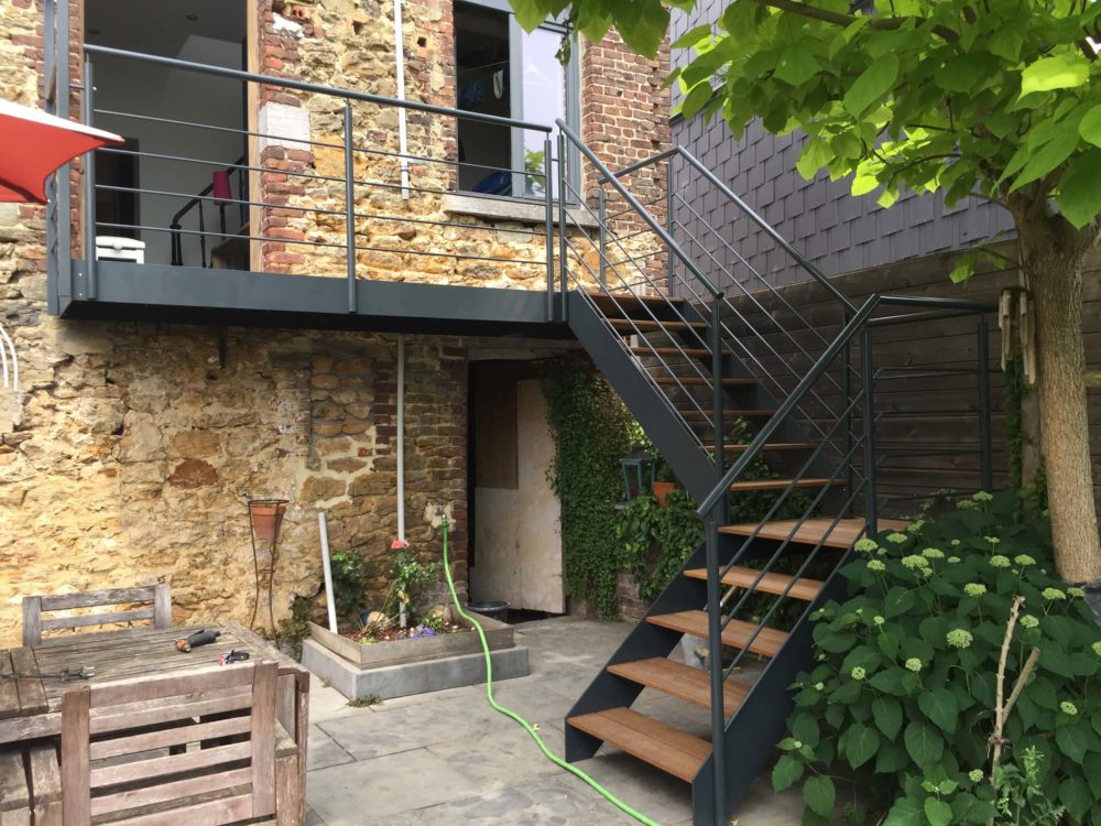 BRB Solutions | Balcon & escalier vers le jardin